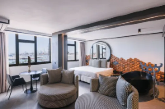 Poem Suites by Airnest Hotels near Yim Bangkok Thai Massage