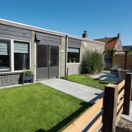 Bungalow Mui Aan Zee in Centre of Petten Hotels in Petten