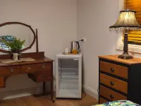 One Life Live It House " Fairy Light Room " Hotels in Buronga