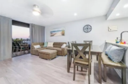 Elegant Condo in Coral Beach on the Beach