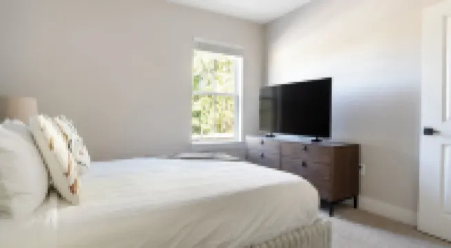 Landing Apartments - Oakwood