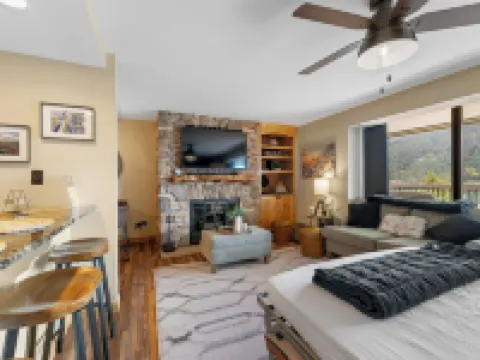 Saints John 2539 Hotels in Dillon