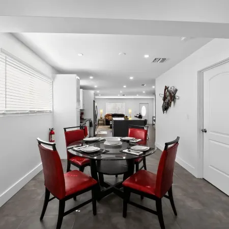 3-BDR Guitar House, Walk to Casino, located close to EVERYTHING