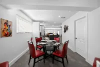 3-BDR Guitar House, Walk to Casino, located close to EVERYTHING