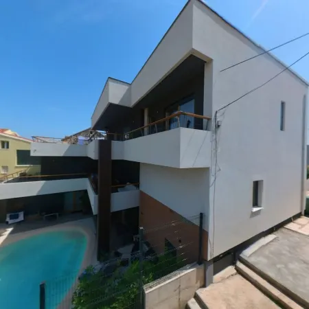 Basic Mansion Plus with Swimming Pool & Free Parking