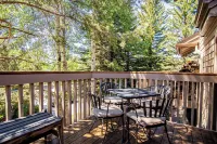 Snow Creek 1557 - Pool & Hot Tub + Ski-in/ski-out - Mountain view