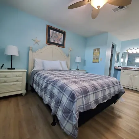 Cozy Beach Condo with Private Beach, Heated Pool, High Speed WiFi, and More.