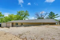 2 Decks, Lake Views! Group Escape in Osage Beach - Spa