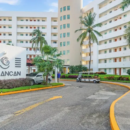 Apartment 7 people Pool Golf, acces to the Beach.