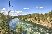 Lakeview Retreat w/ Fireplace, Spa Tub & Balcony - Wifi