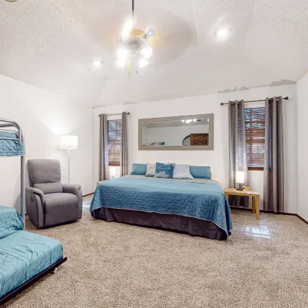 3BR Family Home w/ Wifi, Workspace, Laundry