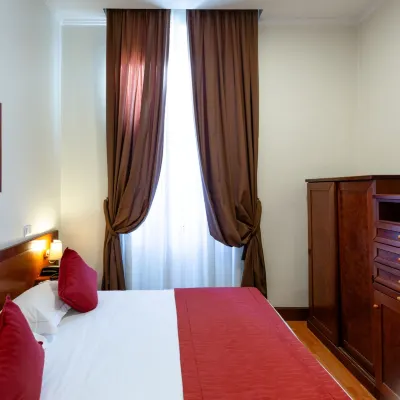 هوتيداي روما بورجيز Hotels near باريولي