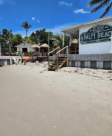 Blue Heron Bridge Hotel & Dive Club Hotels near Peanut Island