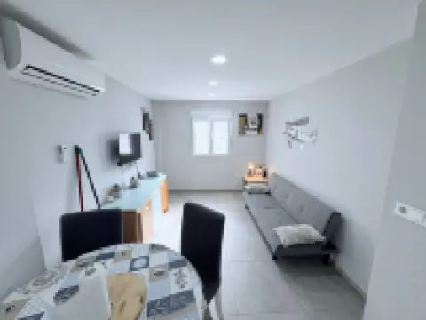 Charming 2 Bedroom Apartment in Elx, Spain