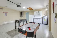 Outdoor Kitchen & Gaming Garage: Bradenton Retreat