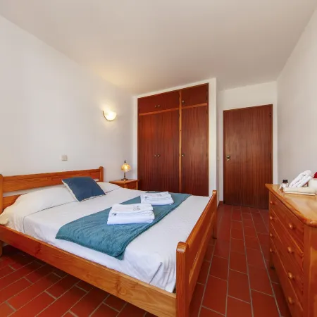 N 03 - Bedroom 3 in Amaro Sight Guesthouse Отели рядом с достопримечательностью «Пляж Луш»