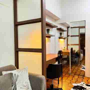 Beautiful unit across greenbelt5 + high speed wifi + Netflix Others