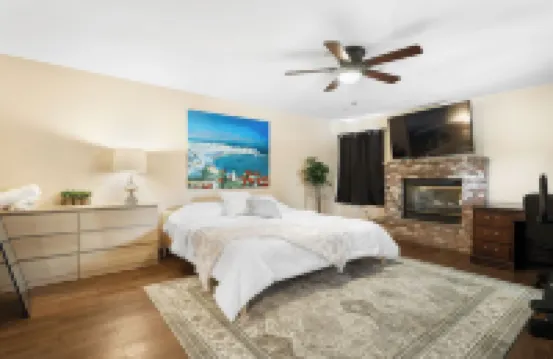 Spacious 4-Bd 2.5BTH Corporate Housing Near Hwy 99 with Plenty of Parking