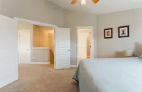 Vantage Point 3 Bedroom Townhouse by RedAwning - Bungalows