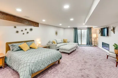Eclectic Hubertus Home w/ Game Room & Fire Pit! Hotel a 