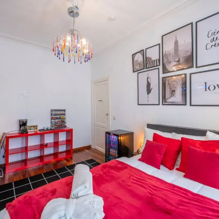 Euro Edens Cosy Historic Home in Brussels Jacuzzi, Garden, Central Location Отели в г. Иксель