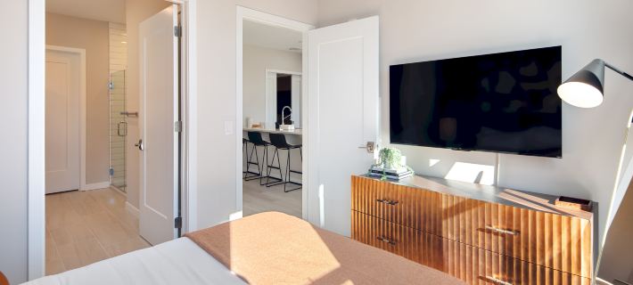 Luxury 2BR Apt + Work-From-Home Space Hotels in New Haven