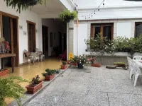 Casa de Las Flores Hotels near FREE FIRE