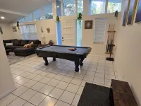 Yankeetown, Waterfront, Pet Friendly, 6 People, Floating Dock, Pool Table. Hotels in Inglis
