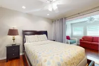 Ocean Paradise Bright Home with Spacious Deck, Beach Access, Central AC & Wifi - Wifi