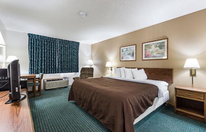 Motel 6 Kewanee, IL