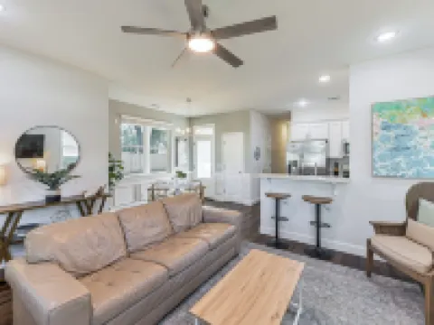 4 Mi to Forsyth Park: Updated Home w/ Large Yard! Hotels in Thunderbolt