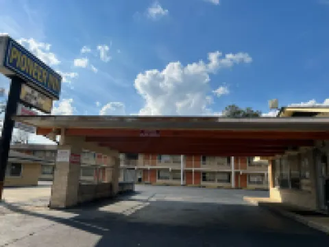 Pioneer Inn Hotels in Clark County