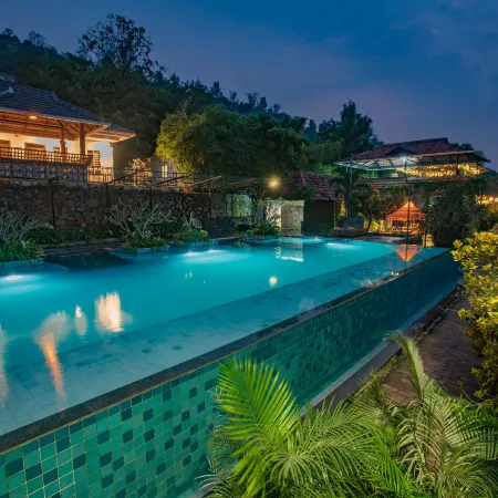 Oxy Valley Resort