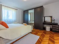 House Forest Paradise Hotels in Barban