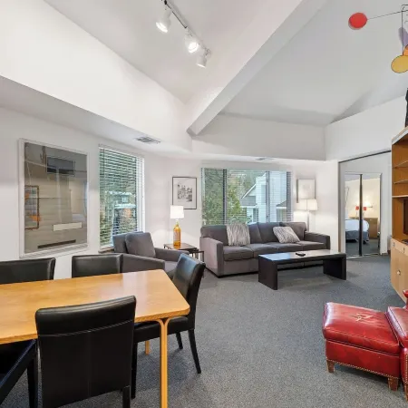 The Ridgeline by Avantstay Shared Pool + Hot Tub + Sauna Ski-in Access + Village Walk