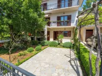 Apartments Dora Hotels in Selce