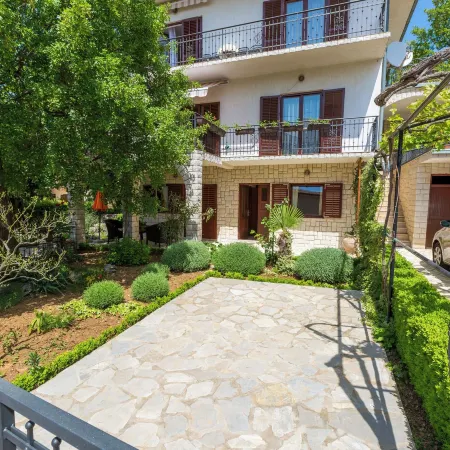 Apartments Dora