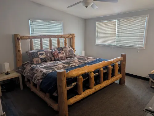 Near the park! 3-bedroom house with wifi and AC