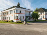 Howard Johnson By Wyndham Brampton Hotels near Malton