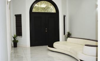 Family Luxury Home With Pool in Mcallen Near by Hospitals and Stores