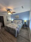 Charming, Clean & Pet Friendly, 2 Bdrm, 2.5 Bath, Close to Beach & Airport - บังกะโล