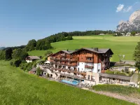 Hotel Emmy - Five Elements Hotels in Fie