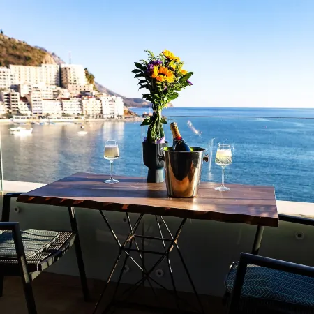 Royalis Suites Rafailovici - Beachfront Sea View Apartments