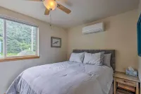 Yachats Gem w/ Private Beach Access, Views - Pet friendly