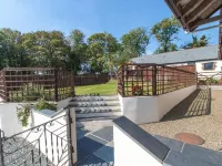 Billy's Barn - parking