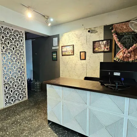 Moksh Hotel