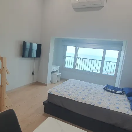 Jeju Beach Joa Pension Отели рядом с достопримечательностью «Храм Мунанса»