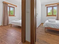 Vacation home Pahari - 6 persons, 3 bedrooms, pool, barbecue, terrace, Hotels in Buzet