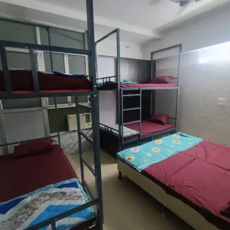 Vrindavan Bunk Hostel by Shiva - 5Min Walk from Prem Mandir