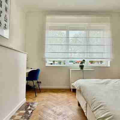 2 bedrooms - baby crib & furnished Rooms